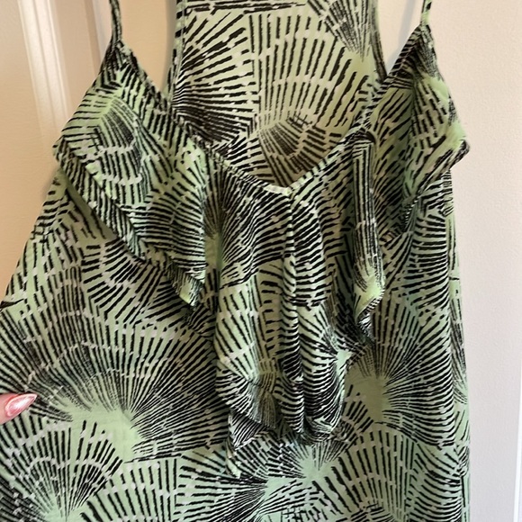 Dynamite size large ruffled front tank top - Picture 2 of 2